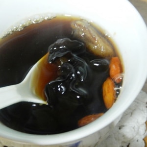 クコの実と乾燥なつめ黒きくらげの漢方ドリンク
